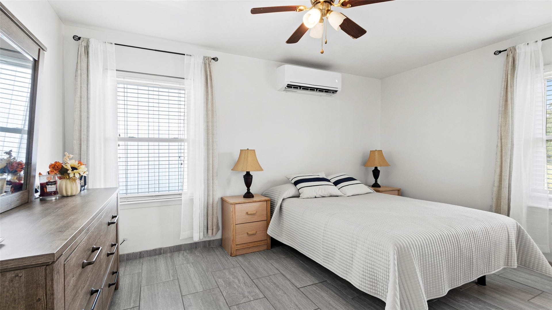 11723 County Road 458, #FM523, Angleton, TX 77515 PRIMARY BEDROOM