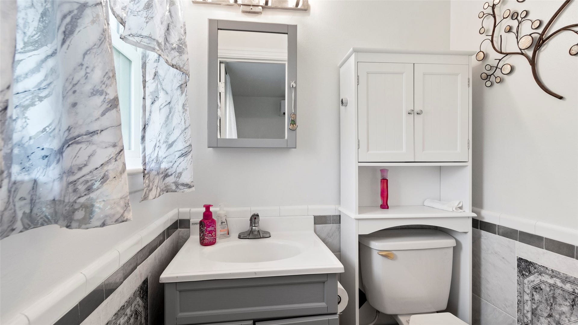 11723 County Road 458, #FM523, Angleton, TX 77515 PRIMARY BEDROOM ENSUITE HALF BATHROOM, NO SHOWER OR BATHTUB