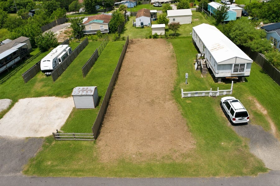 Property photo for 932 13th Street, Dickinson, TX