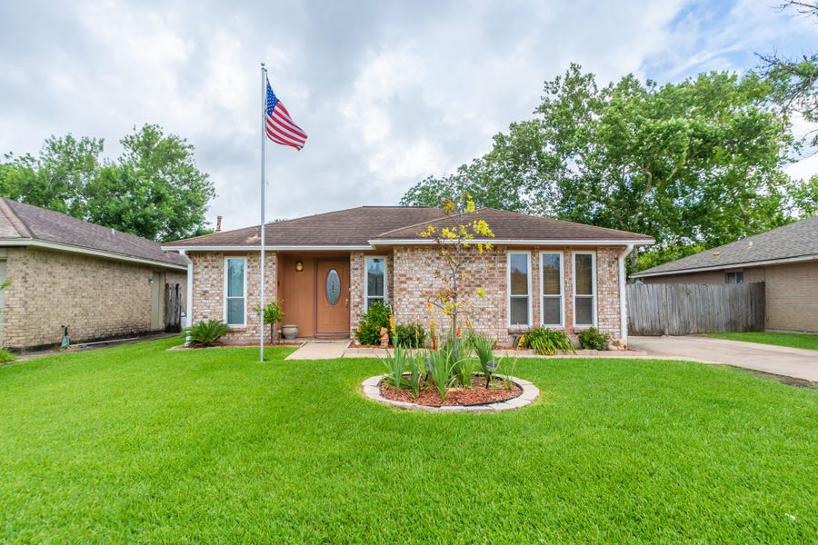 Property photo for 1714 Magnolia Drive, Pasadena, TX