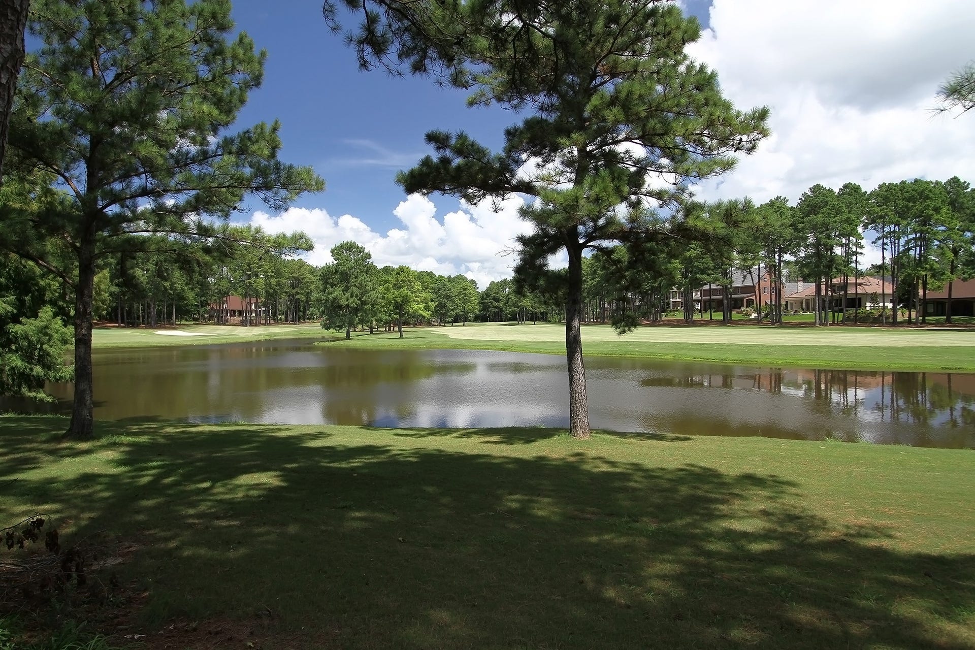 26 Winthrop Harbor Court, Montgomery, TX 77356 Whether you're an avid golfer, boating enthusiast, or simply looking for a peaceful retreat, Bentwater has it all. This beautiful community offers the perfect blend of luxury living and outdoor adventure. Here, every day feels like a vacation.