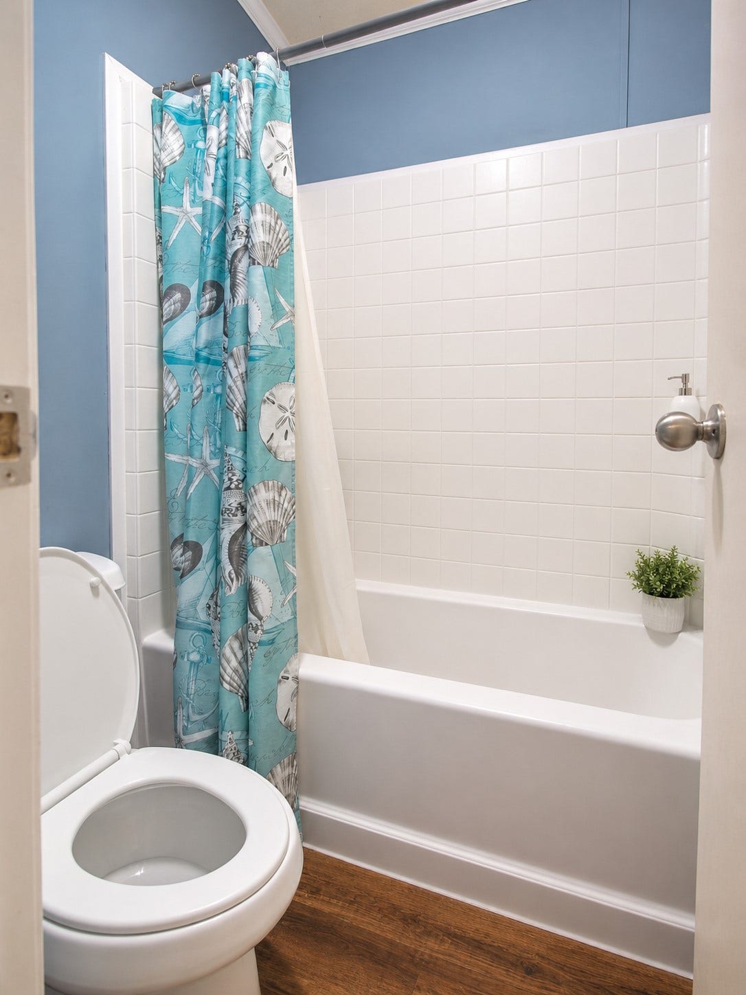 1017 Woodland Street, Channelview, TX 77530 Bathroom.