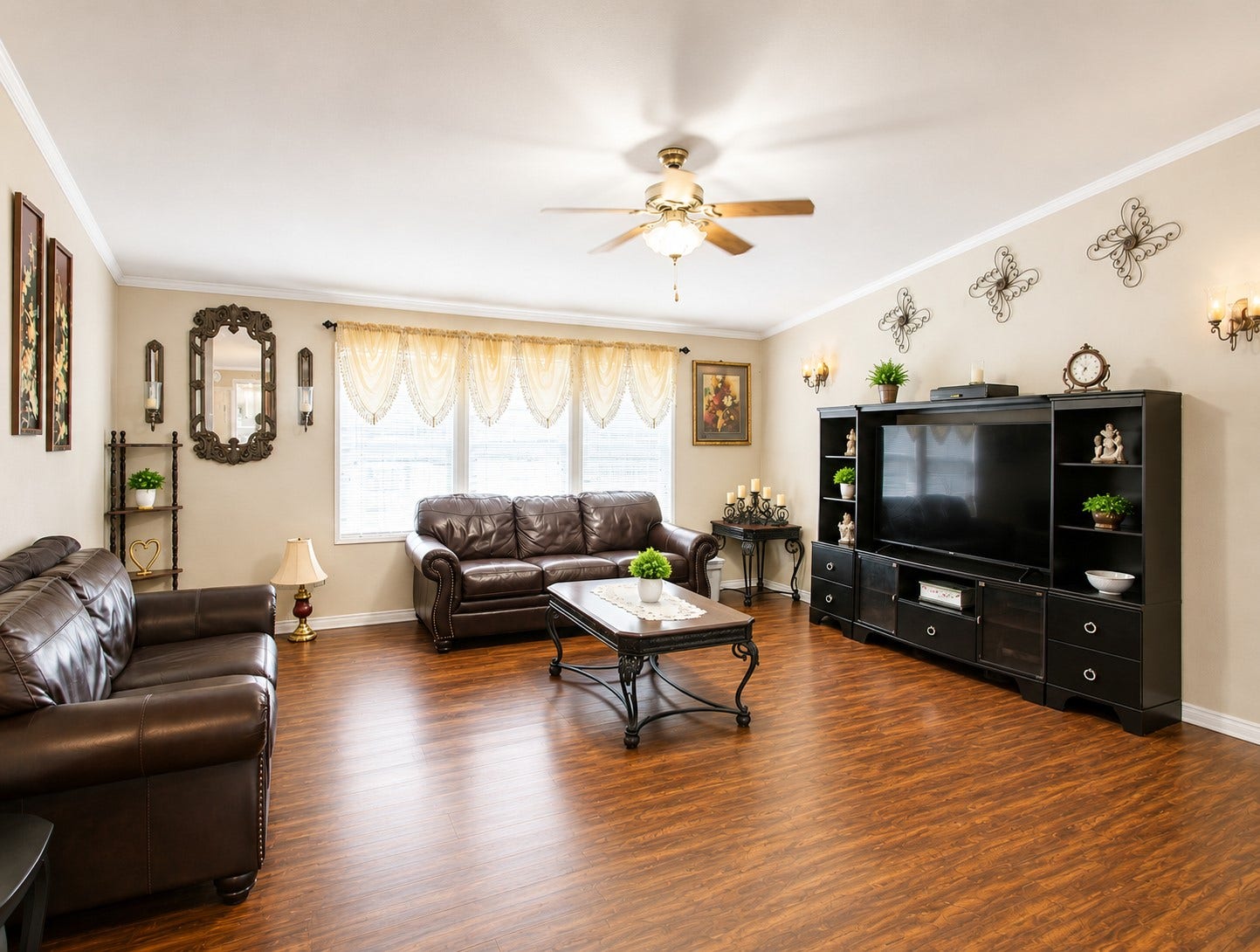 1017 Woodland Street, Channelview, TX 77530 Livingroom.