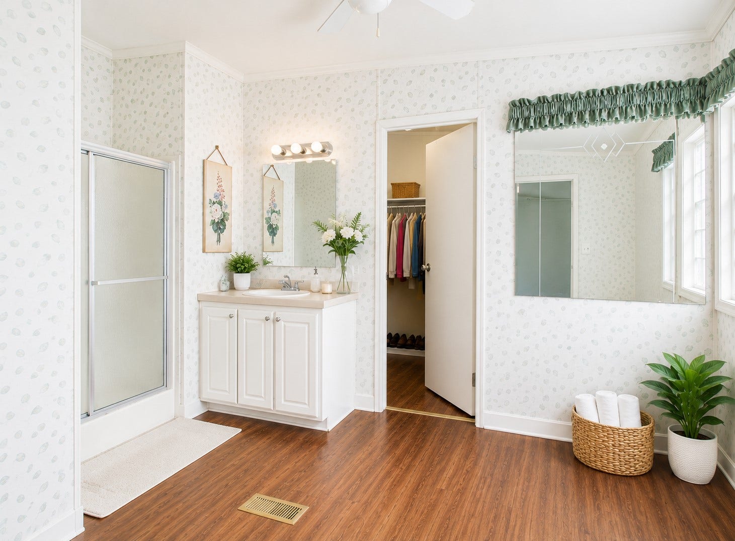 1017 Woodland Street, Channelview, TX 77530 Master Bathroom.