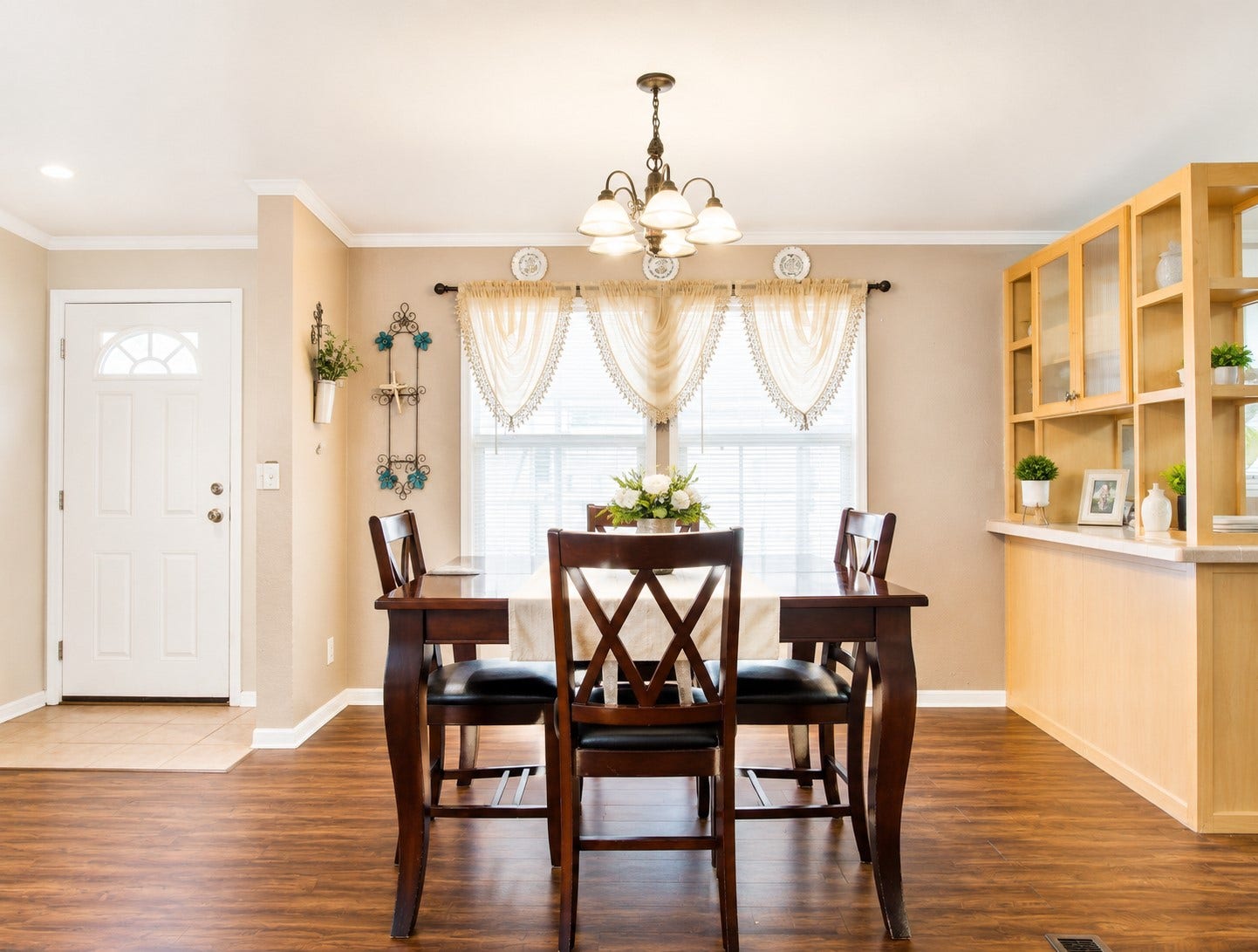 1017 Woodland Street, Channelview, TX 77530 Dining room.