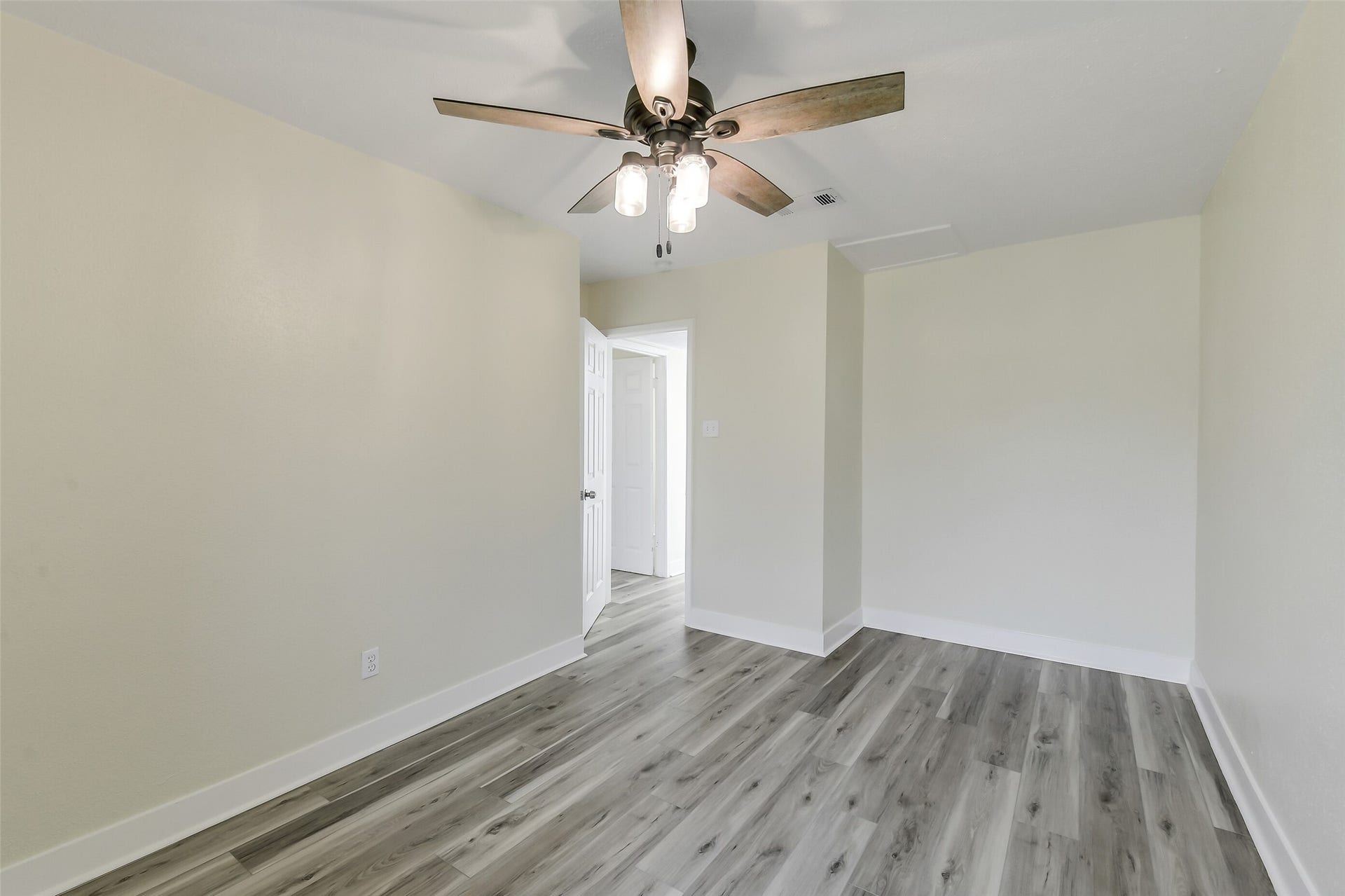 A blank canvas with enough room to make it your own bedroom, home office or a little of both