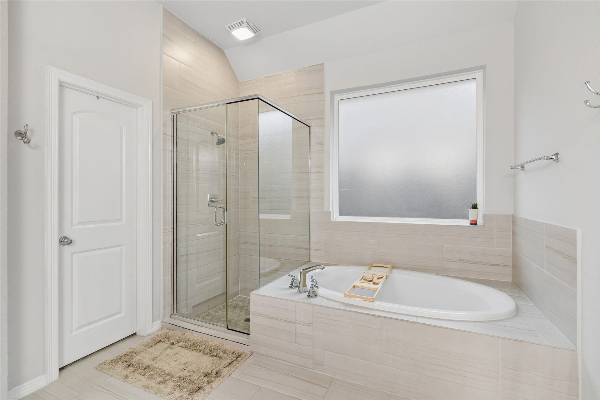 14231 Archer County Trail, Cypress, TX 77429 chrome accents, earth tones, large soaking tub.