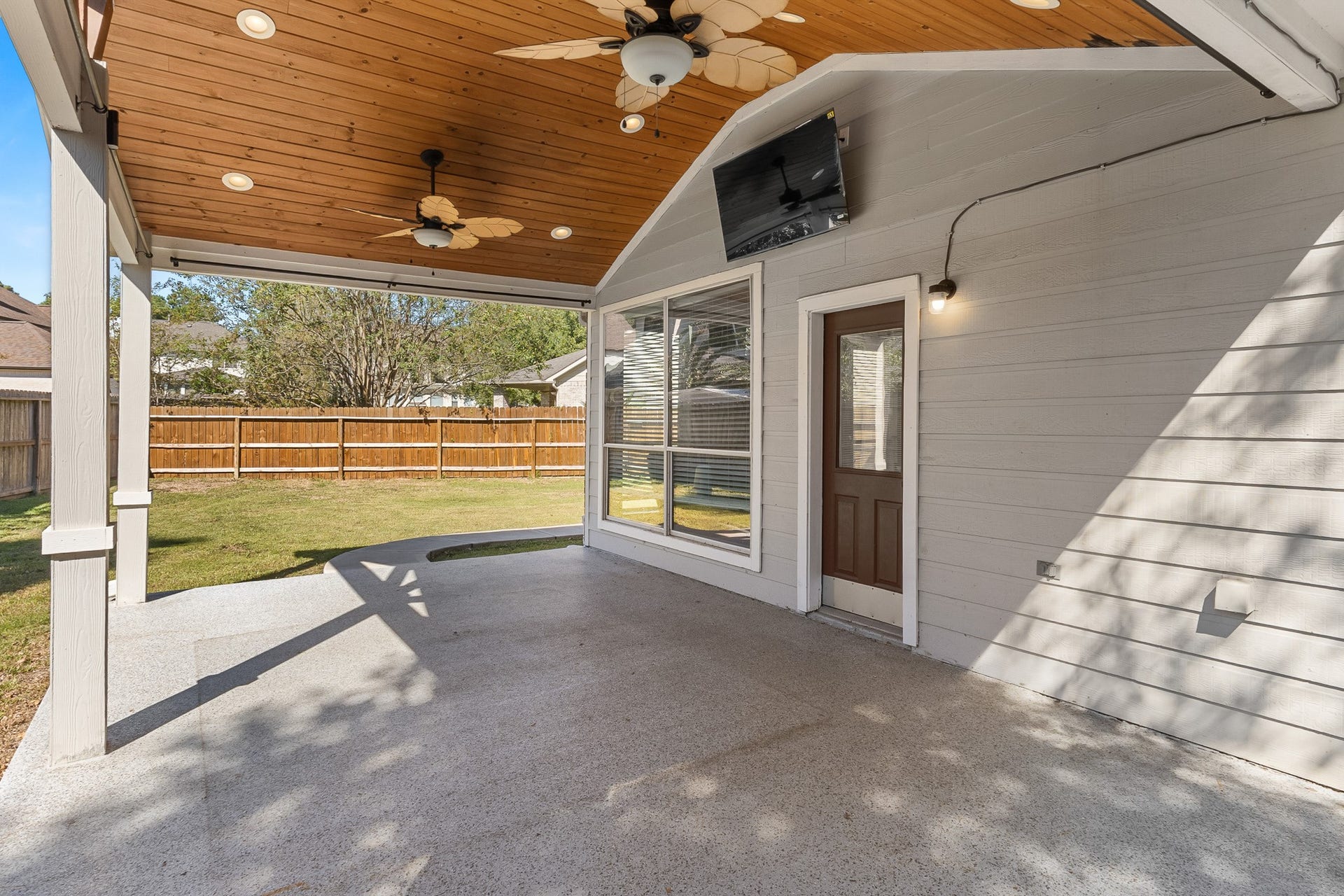 8702 Sailing Drive, Humble, TX 77346 8702 Sailing Drive, Humble, TX 77346