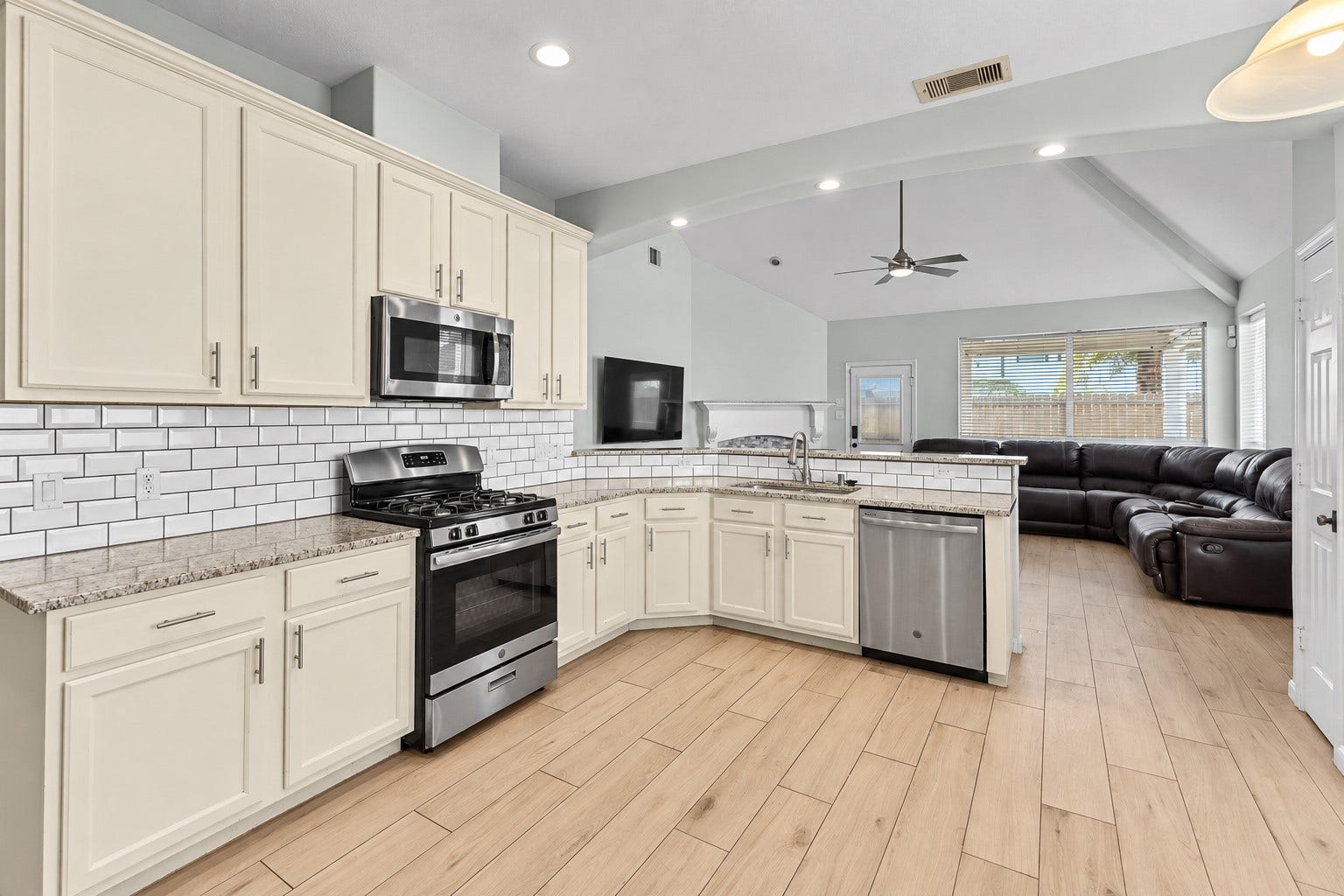 8702 Sailing Drive, Humble, TX 77346 8702 Sailing Drive, Humble, TX 77346