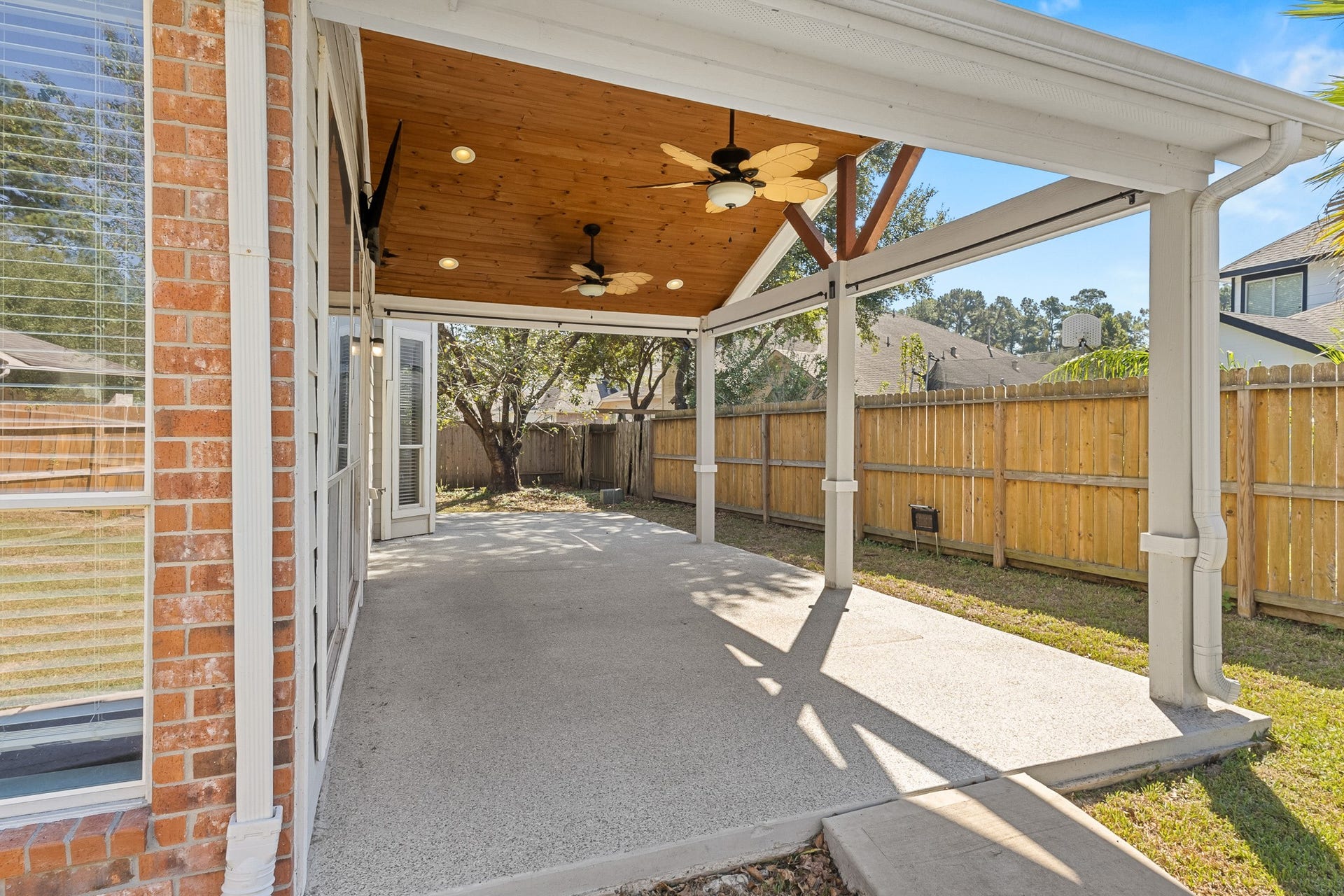 8702 Sailing Drive, Humble, TX 77346 8702 Sailing Drive, Humble, TX 77346