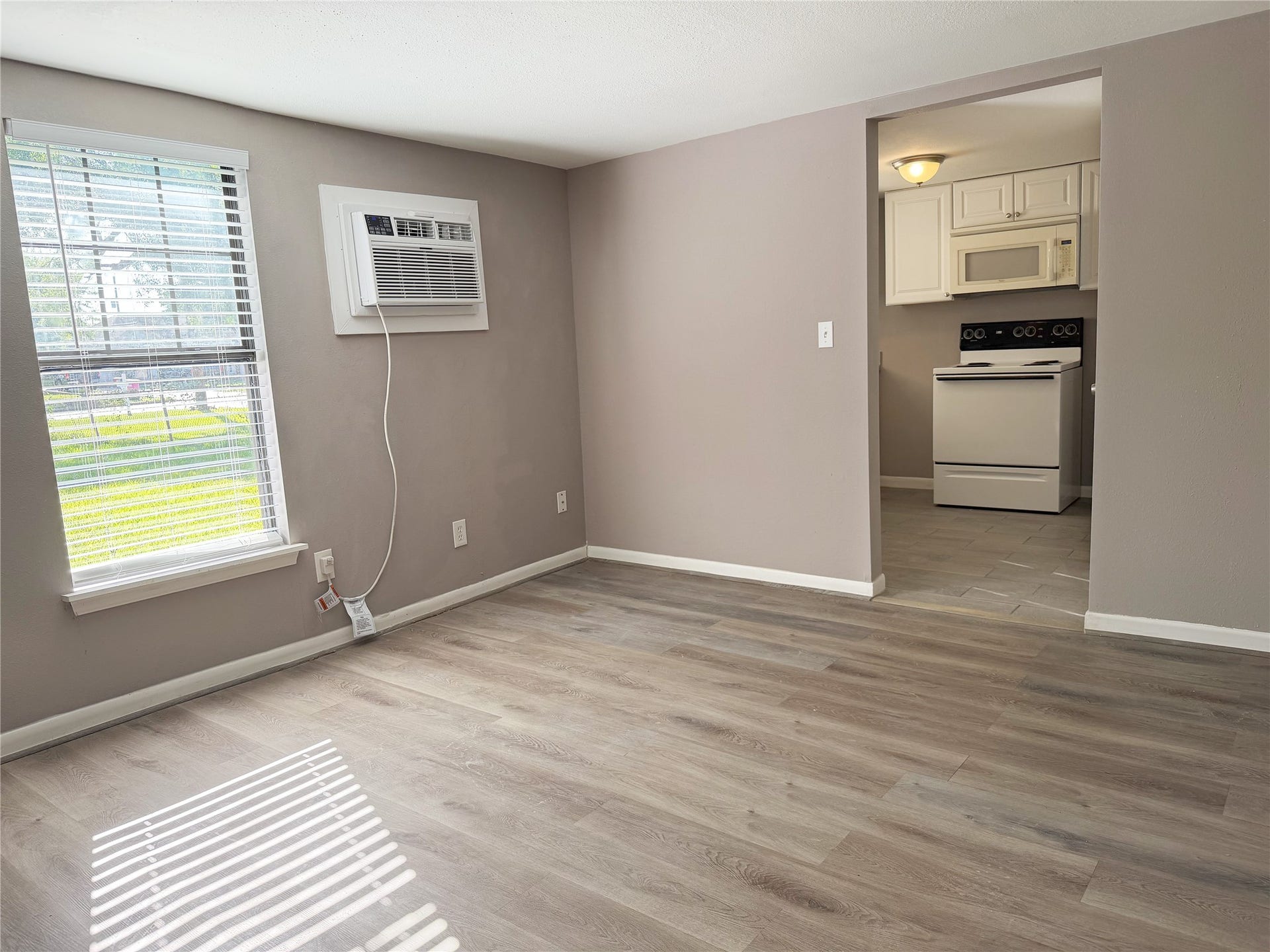 1302 N Avenue R, Freeport, TX 77541 Small family room welcomes you into the garage apartment and provides a comfortable space for seating and everyday use