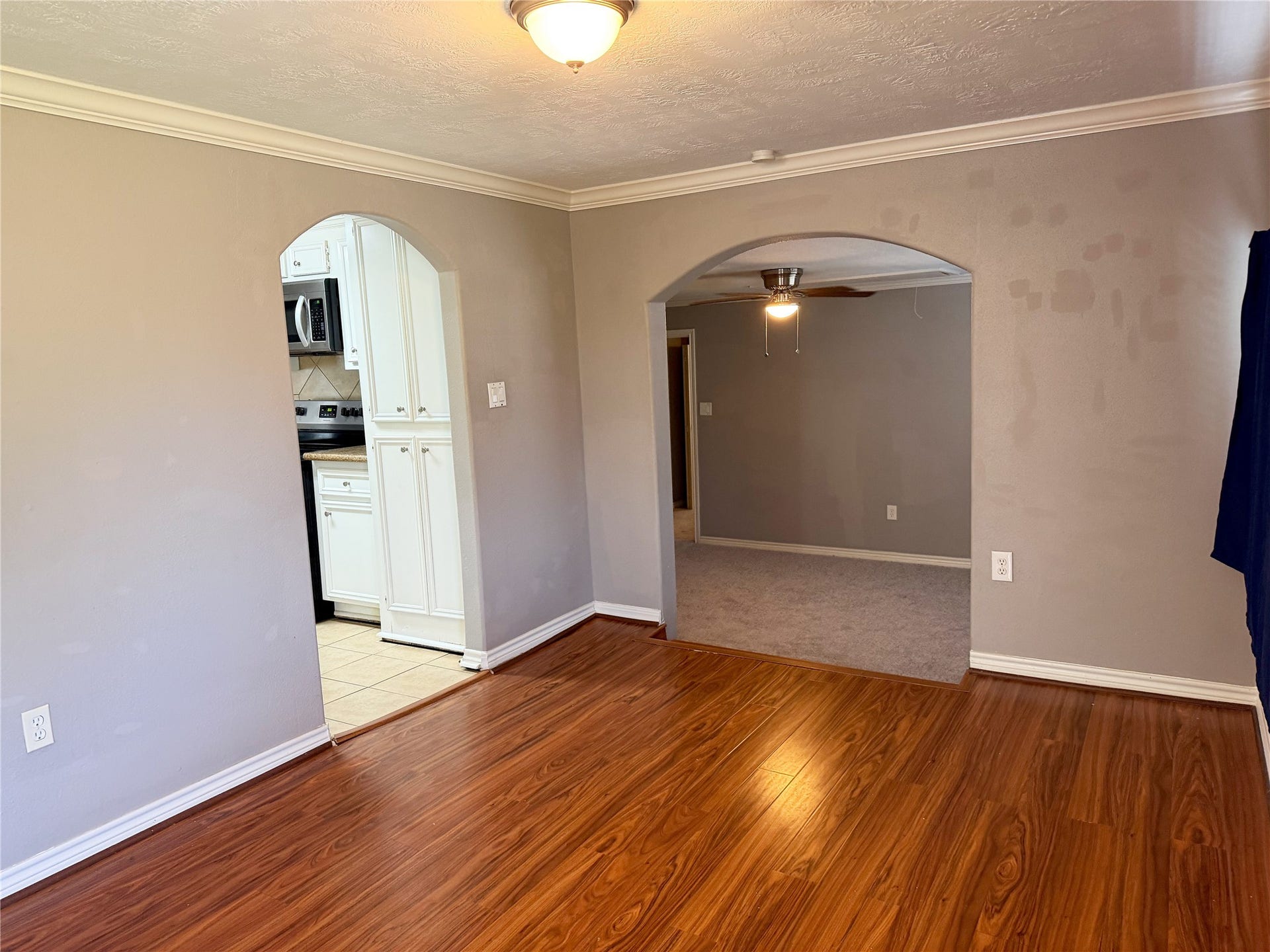 1302 N Avenue R, Freeport, TX 77541 Front room features laminate flooring and provides access to several adjoining rooms throughout the home