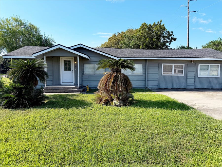 Property photo for 1302 N Avenue R, Freeport, TX