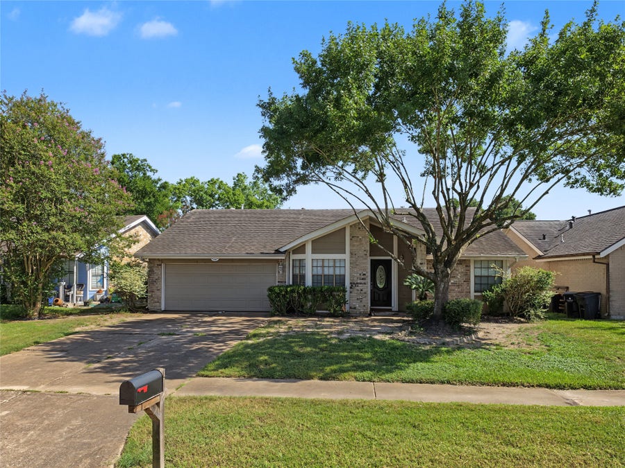 Property photo for 22511 Braken Manor Lane, Katy, TX