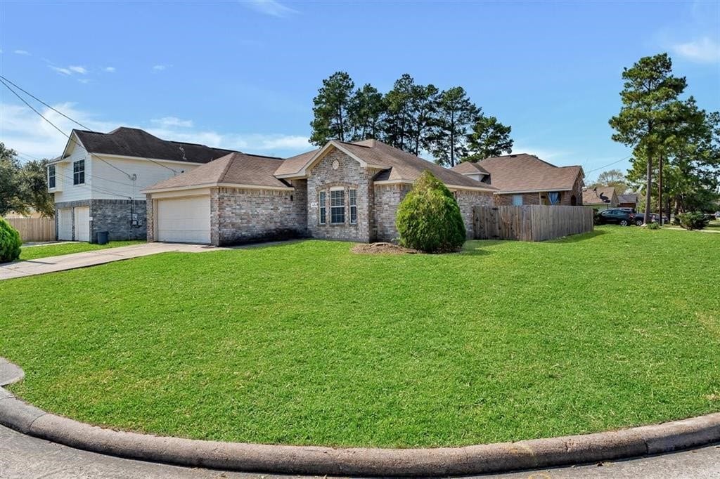 16790 N Bob White Drive, Conroe, TX 77385 16790 N Bob White Drive, Conroe, TX 77385