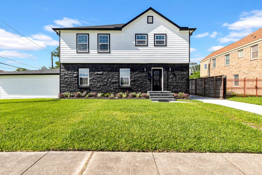 Property photo for 3224 Southmore Boulevard, Houston, TX