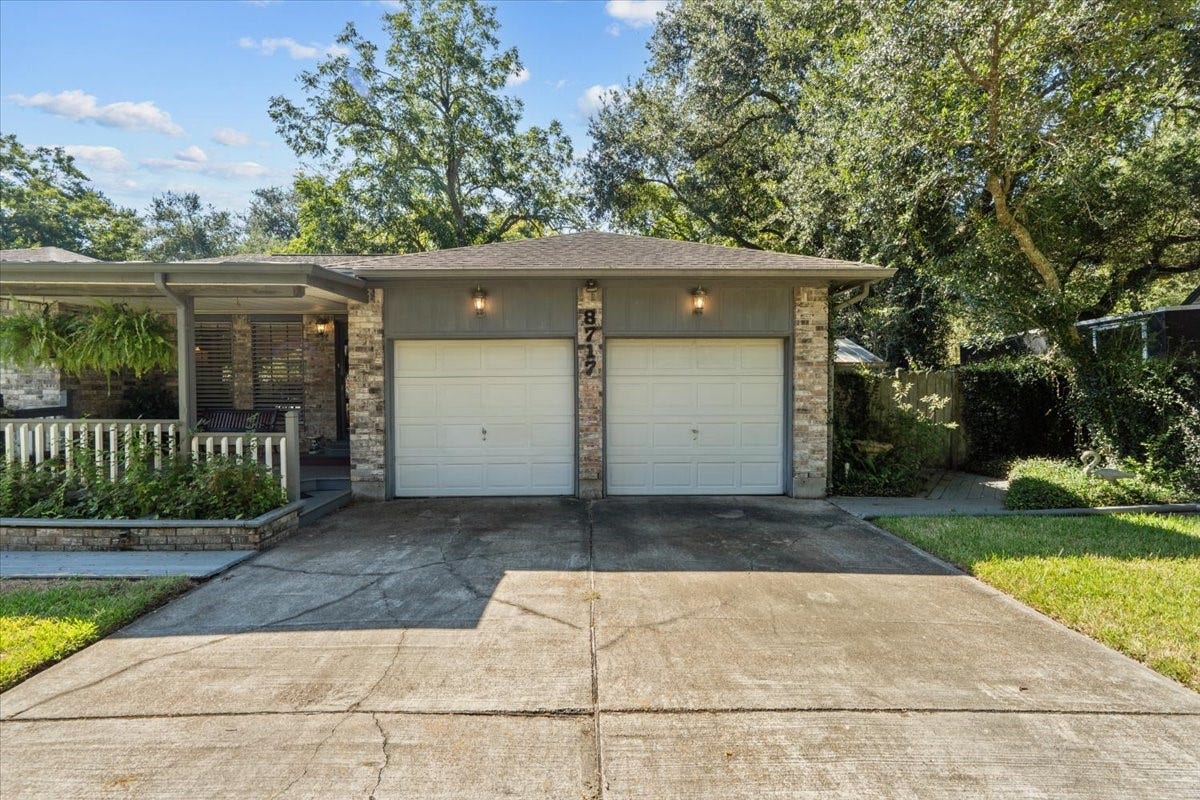 8717 Acorn Lane, Hitchcock, TX 77563 8717 Acorn Lane, Hitchcock, TX 77563