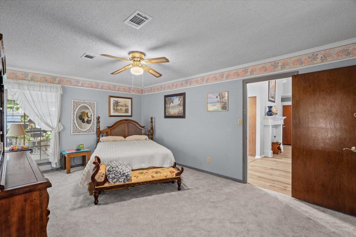 8717 Acorn Lane, Hitchcock, TX 77563 8717 Acorn Lane, Hitchcock, TX 77563