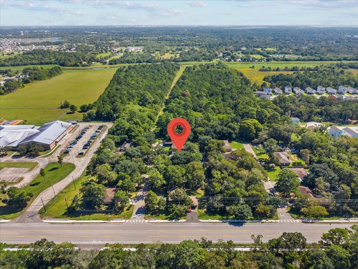 8717 Acorn Lane, Hitchcock, TX 77563 8717 Acorn Lane, Hitchcock, TX 77563