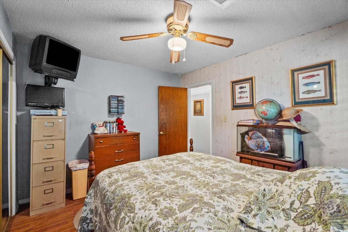 8717 Acorn Lane, Hitchcock, TX 77563 8717 Acorn Lane, Hitchcock, TX 77563