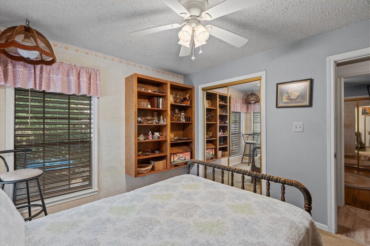 8717 Acorn Lane, Hitchcock, TX 77563 8717 Acorn Lane, Hitchcock, TX 77563