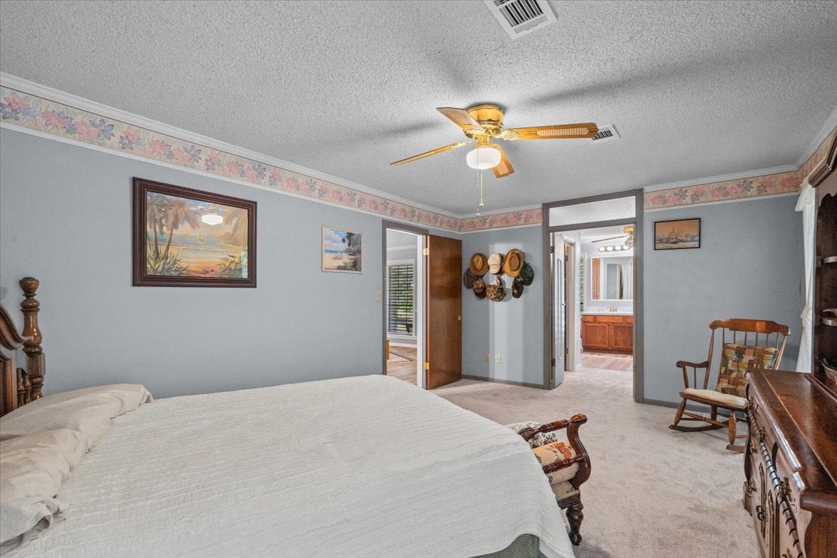 8717 Acorn Lane, Hitchcock, TX 77563 Primary bedroom with doorway into en-suite bathroom.