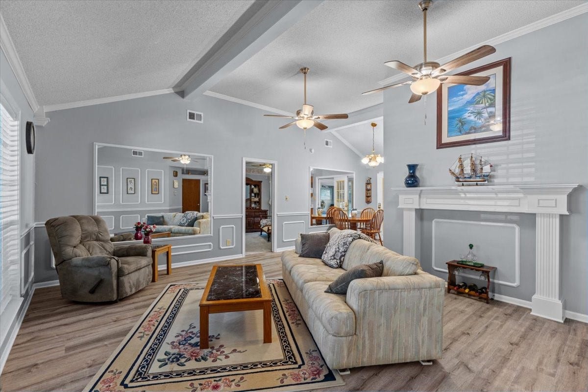 8717 Acorn Lane, Hitchcock, TX 77563 8717 Acorn Lane, Hitchcock, TX 77563