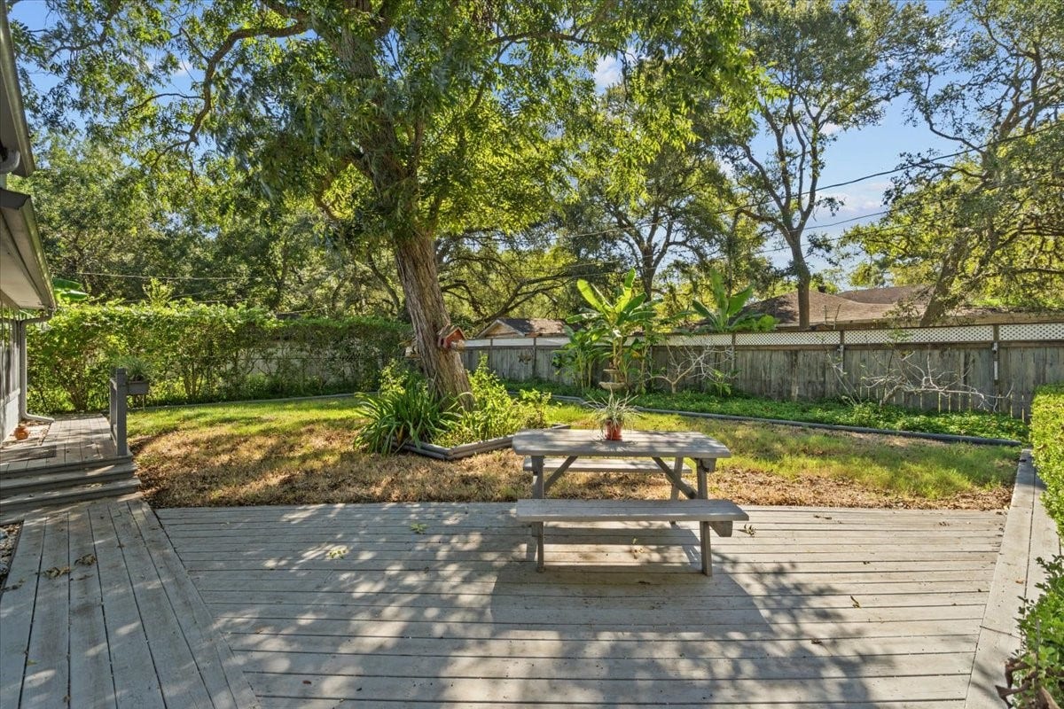 8717 Acorn Lane, Hitchcock, TX 77563 8717 Acorn Lane, Hitchcock, TX 77563
