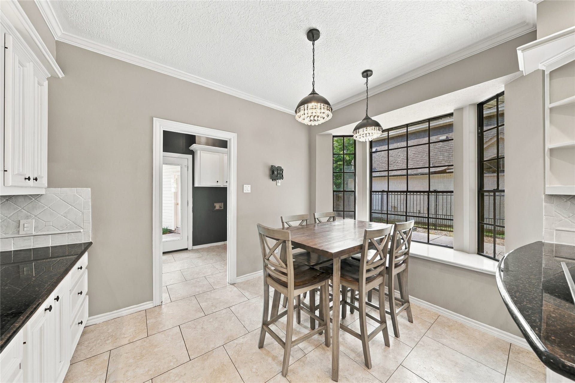 Breakfast nook with bay window seating