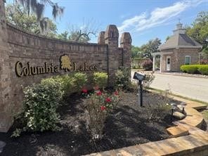 331 N Amherst Drive, West Columbia, TX 77486