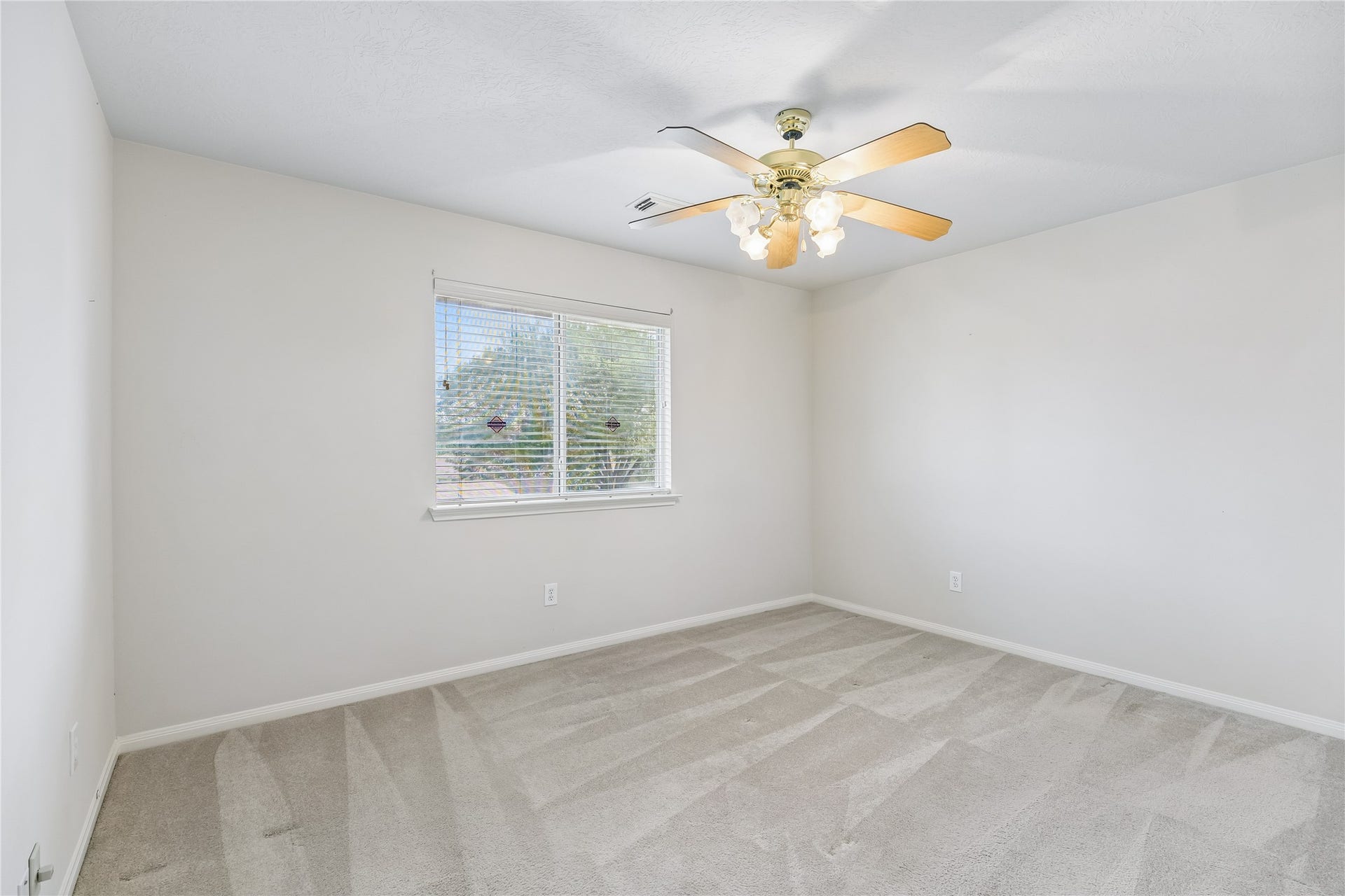 1906 Kamren Drive, Houston, TX 77049 1906 Kamren Drive, Houston, TX 77049