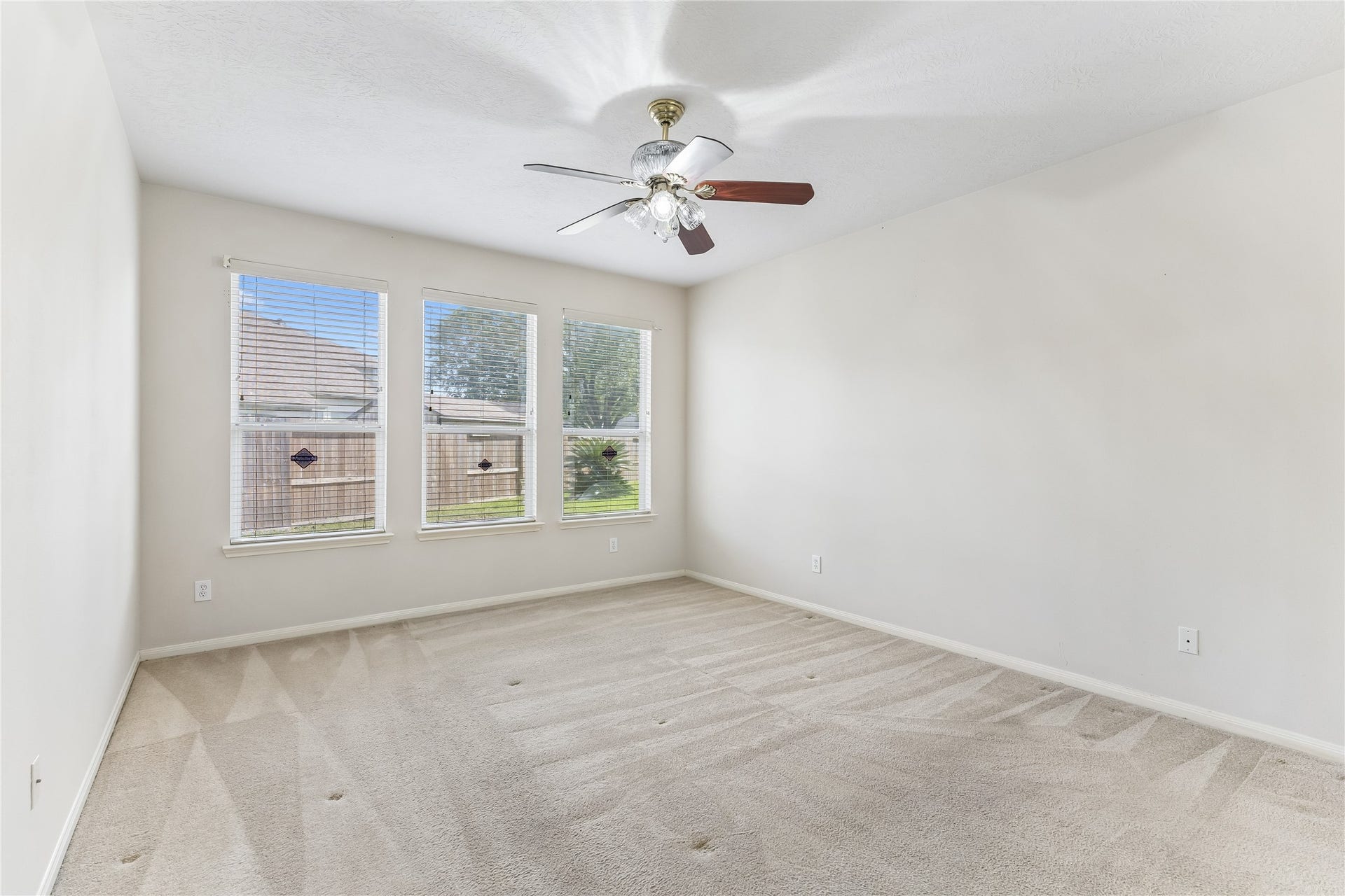 1906 Kamren Drive, Houston, TX 77049 Primary Retreat