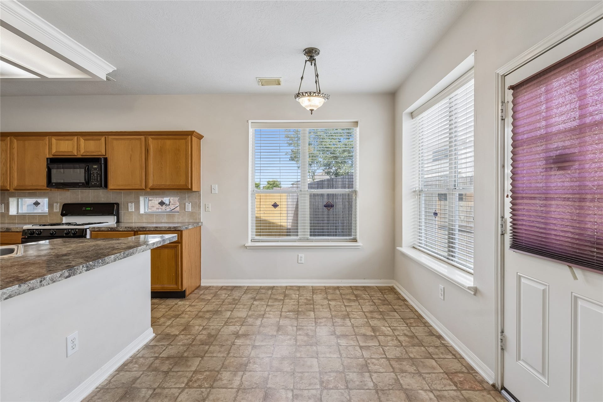 1906 Kamren Drive, Houston, TX 77049 1906 Kamren Drive, Houston, TX 77049