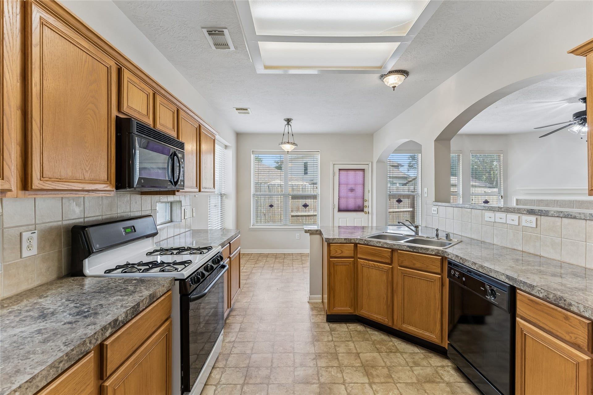 1906 Kamren Drive, Houston, TX 77049 1906 Kamren Drive, Houston, TX 77049
