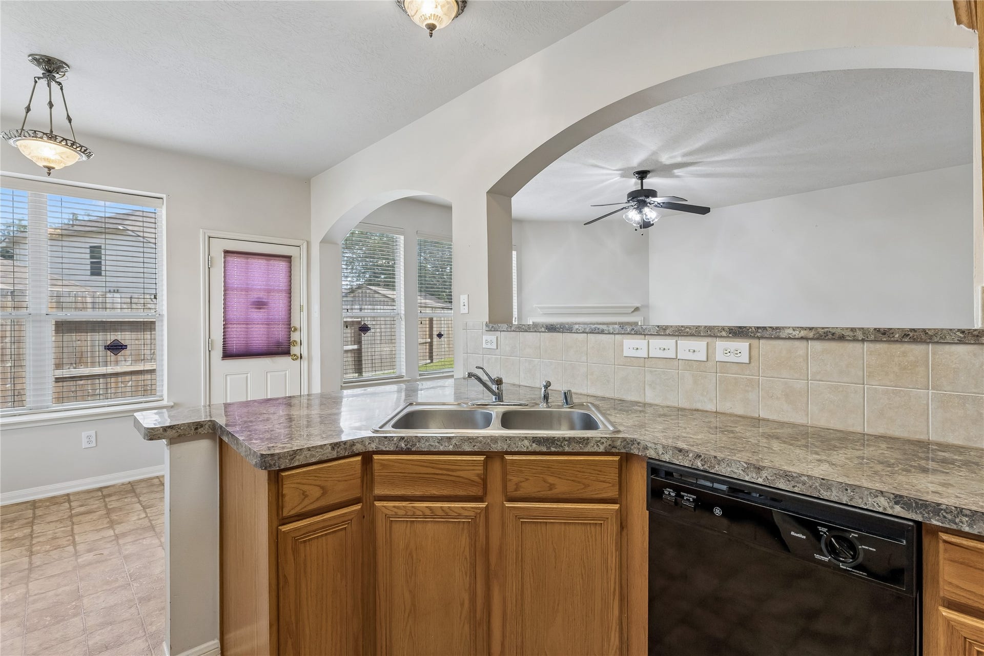 1906 Kamren Drive, Houston, TX 77049 1906 Kamren Drive, Houston, TX 77049
