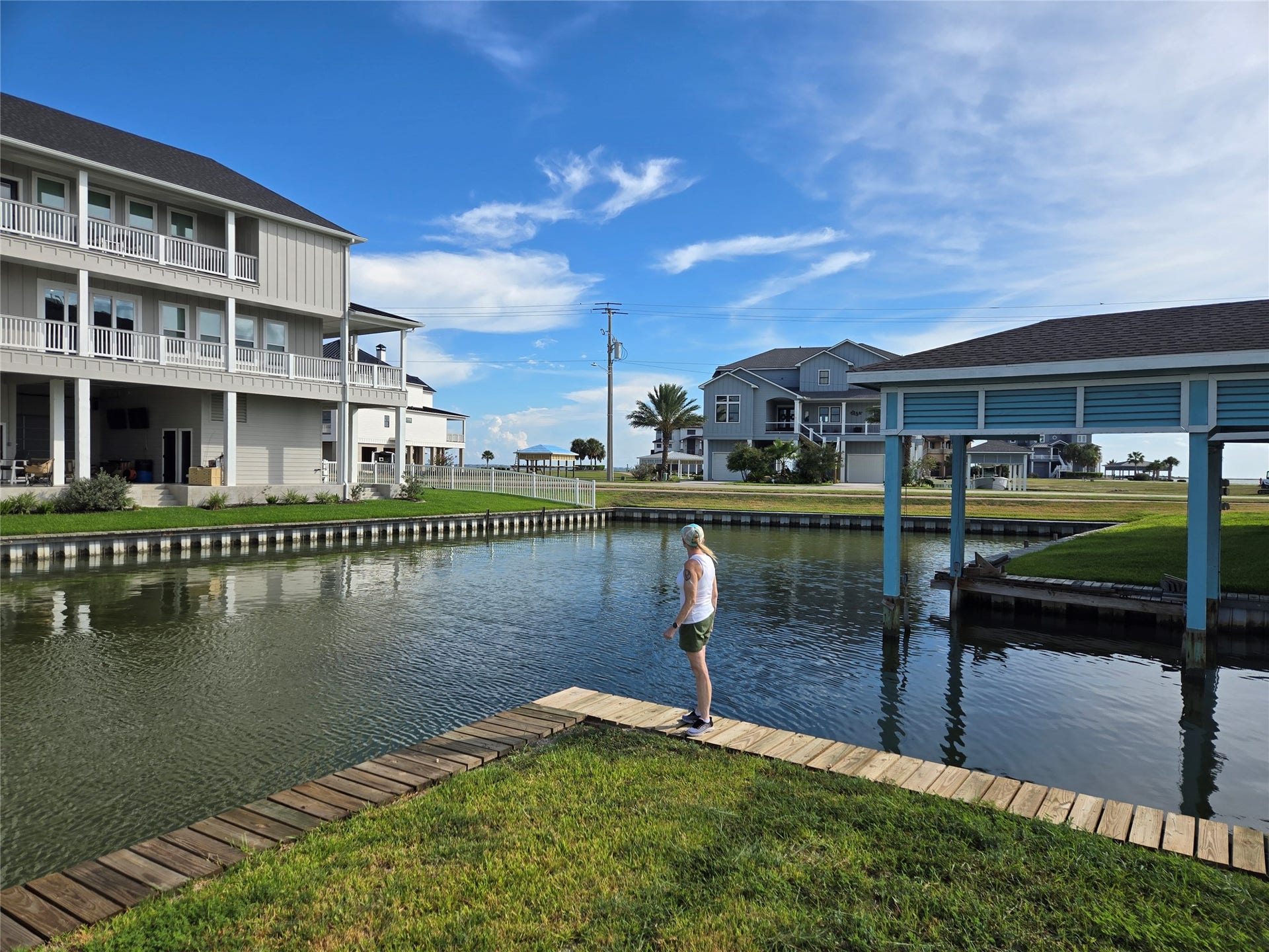 3 Ramrod, Hitchcock, TX 77563 Excellent waterfront views from every angle