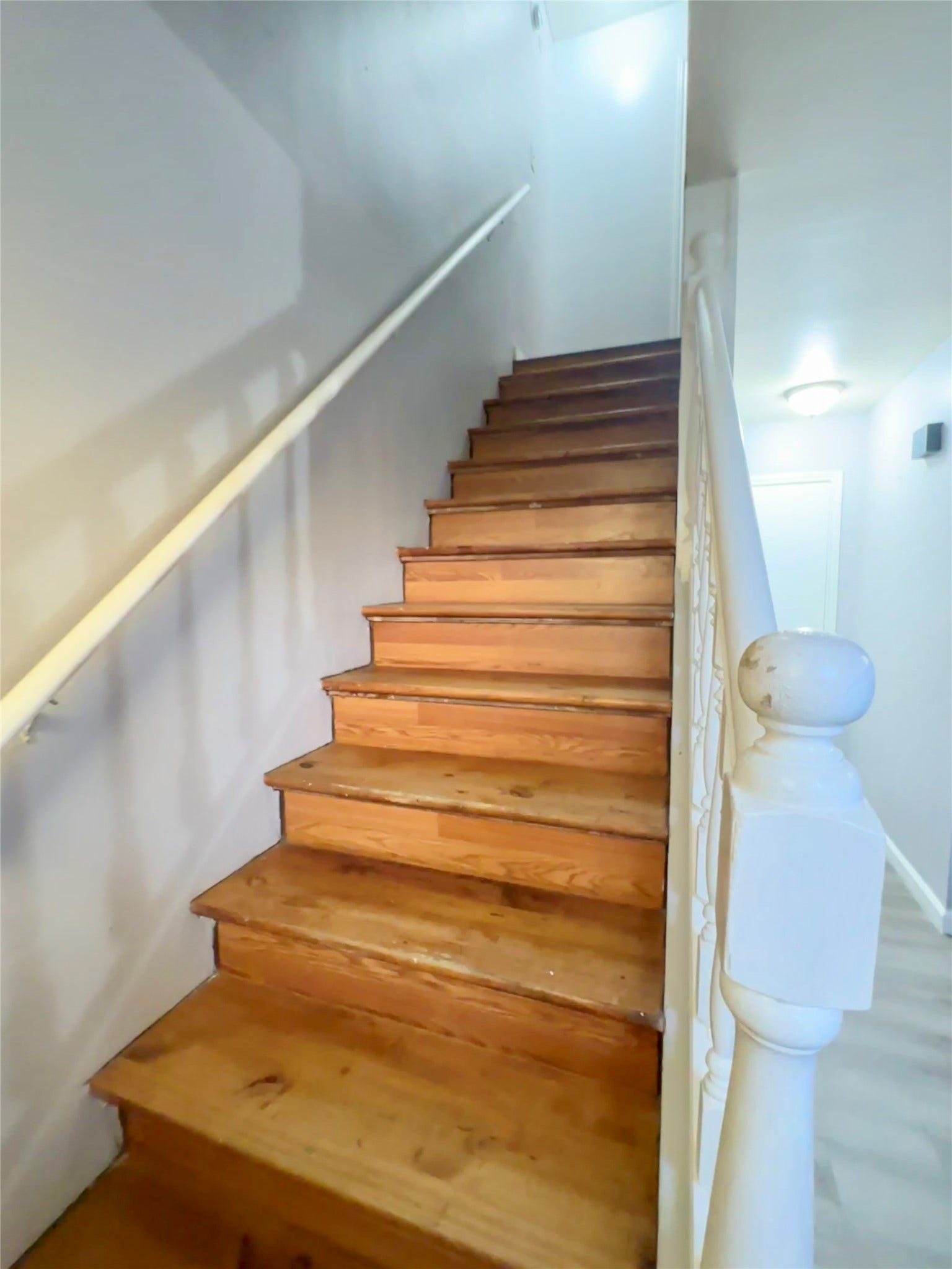 4114 Hartt Lane, Houston, TX 77025 Staircase to second floor.