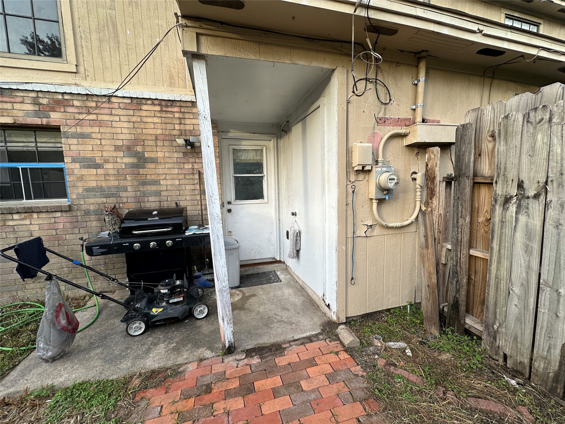 4114 Hartt Lane, Houston, TX 77025 Close to major freeways, NRG Stadium, Rice U, TMC!