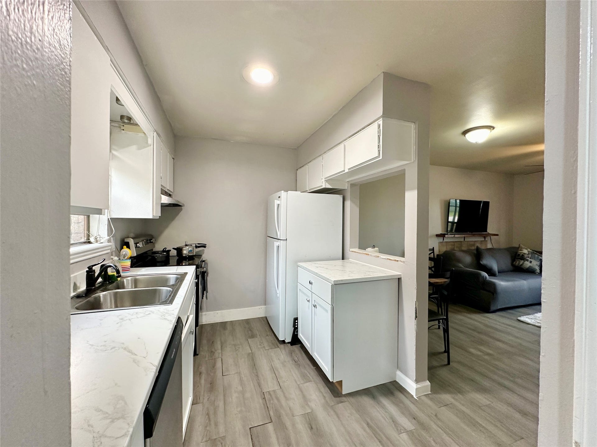 4114 Hartt Lane, Houston, TX 77025 Refrigerator is available to stay for tenant use.