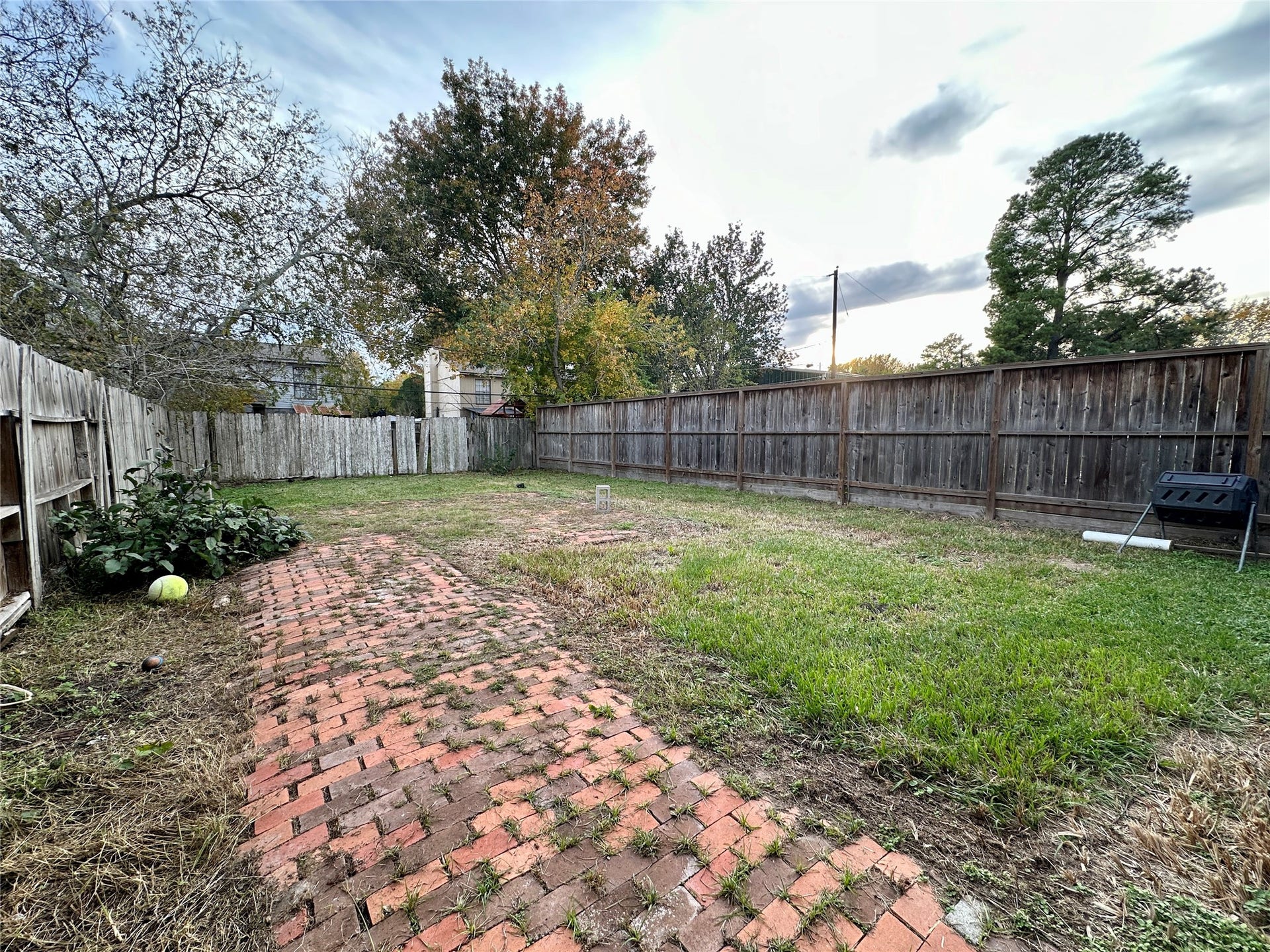 4114 Hartt Lane, Houston, TX 77025 Large fenced backyard included.