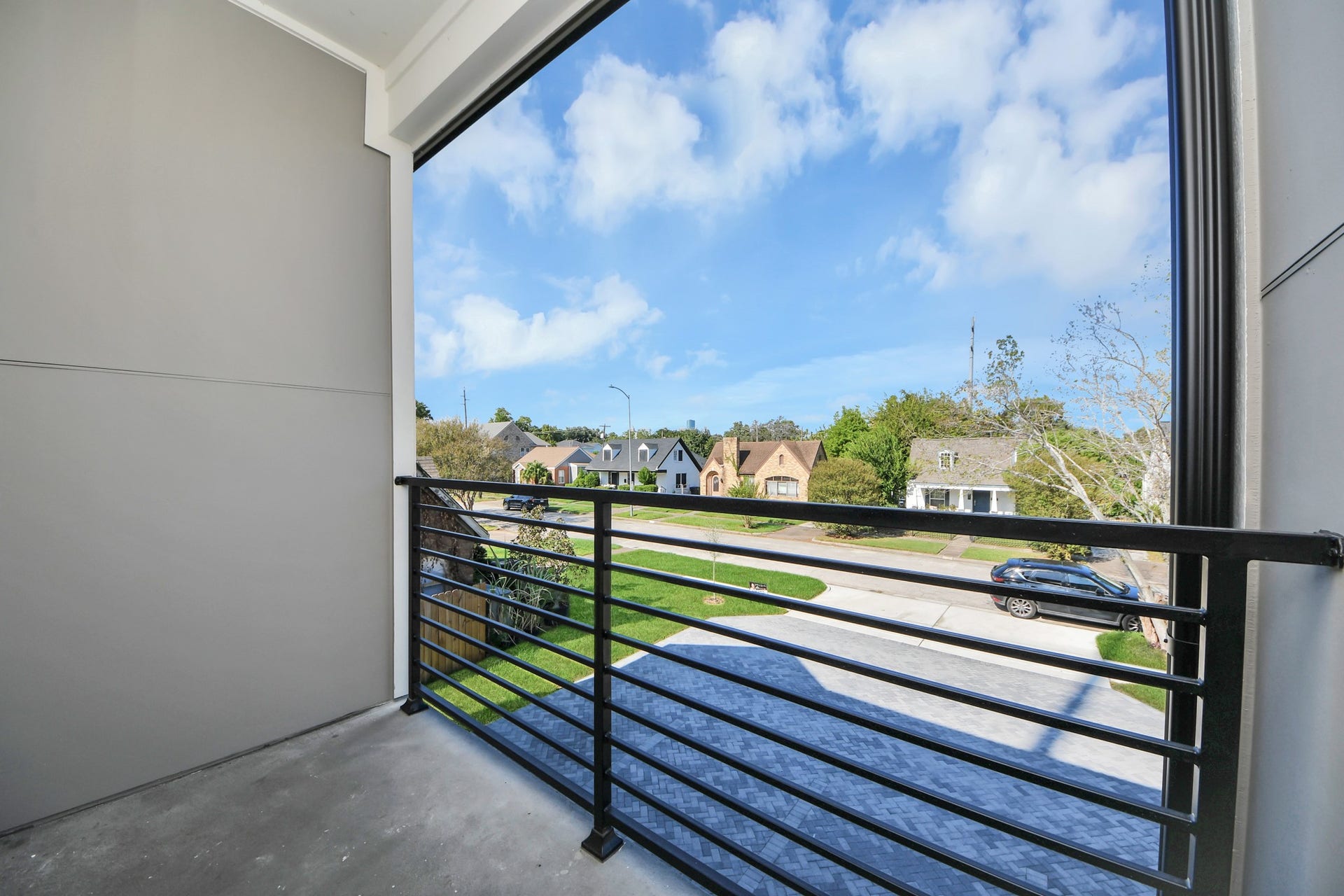 2904 Ruth Street, Houston, TX 77004 Unit B private second-floor balcony.