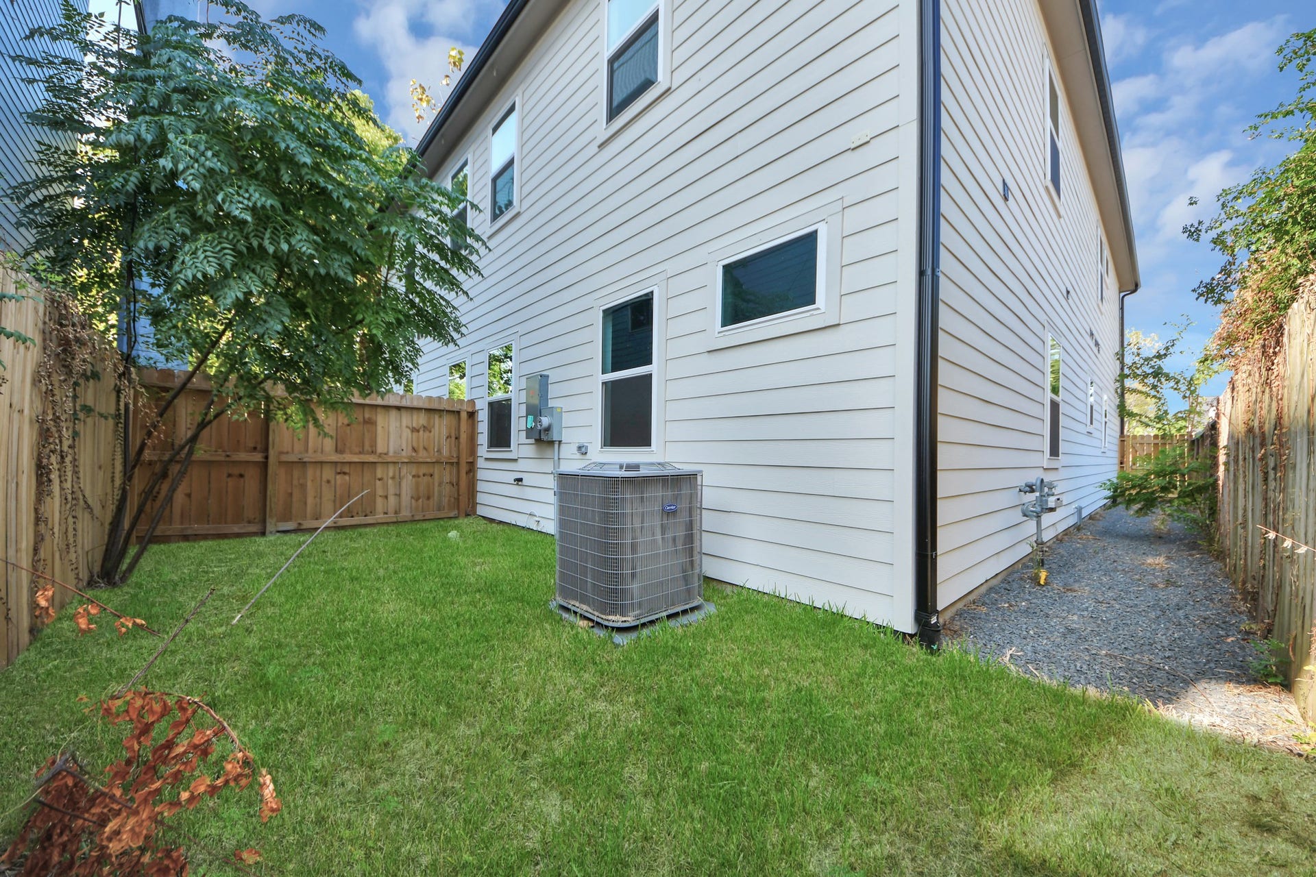 2904 Ruth Street, Houston, TX 77004 Unit B backyard.