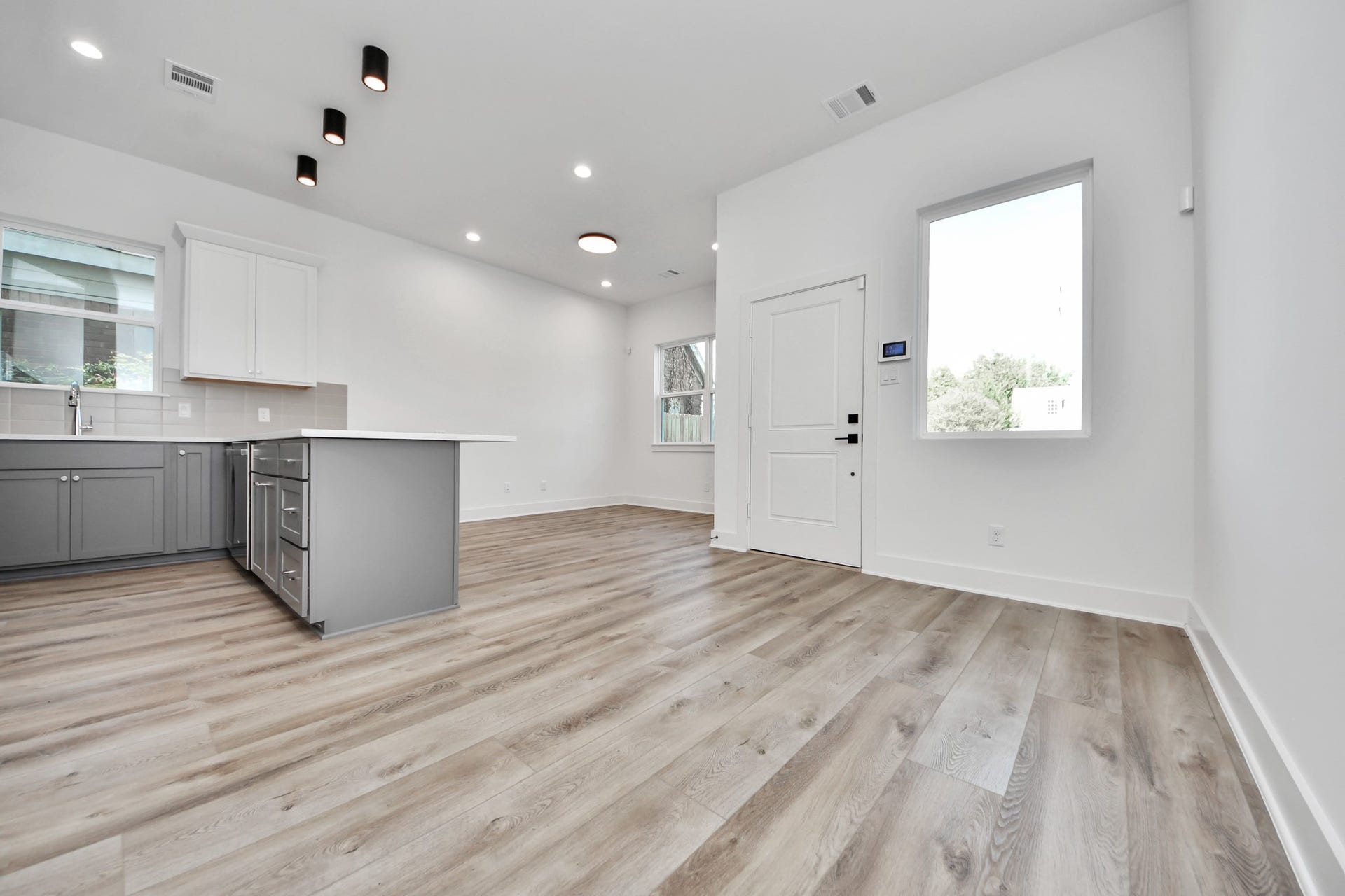 2904 Ruth Street, Houston, TX 77004 Unit A spacious open-concept layout featuring modern finishes and natural light.