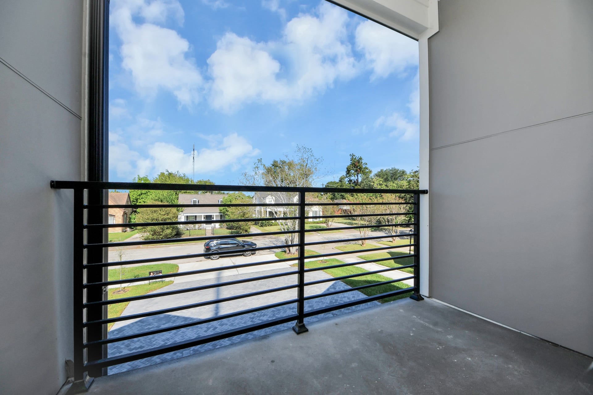 2904 Ruth Street, Houston, TX 77004 Unit A private second-floor balcony.