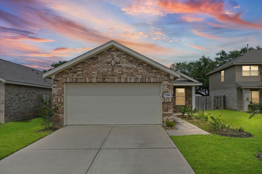 Property photo for 236 Bennett Loop, Angleton, TX