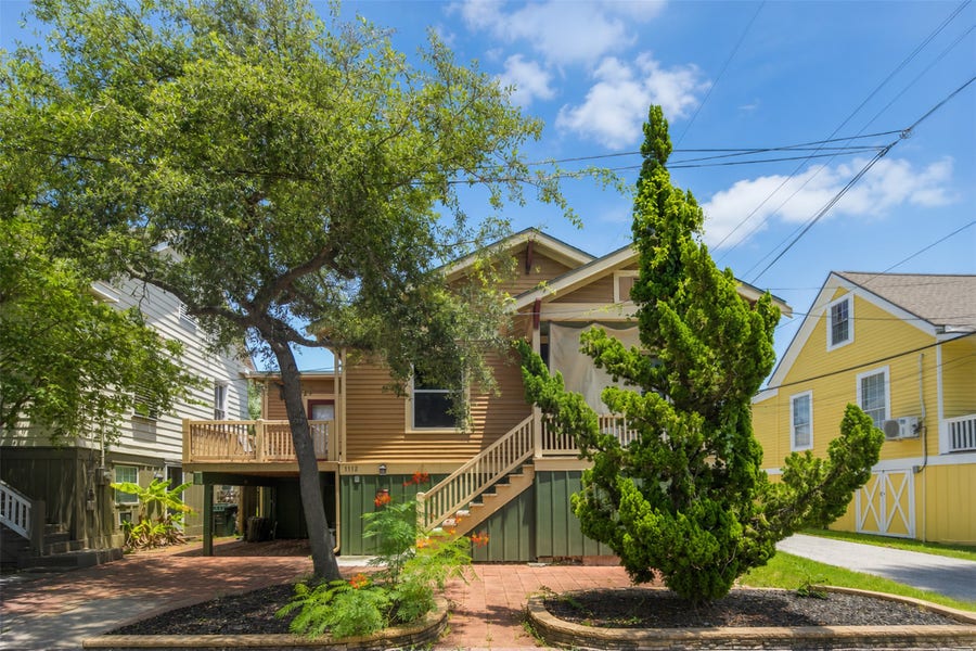 Property photo for 1112 17th Street, Galveston, TX