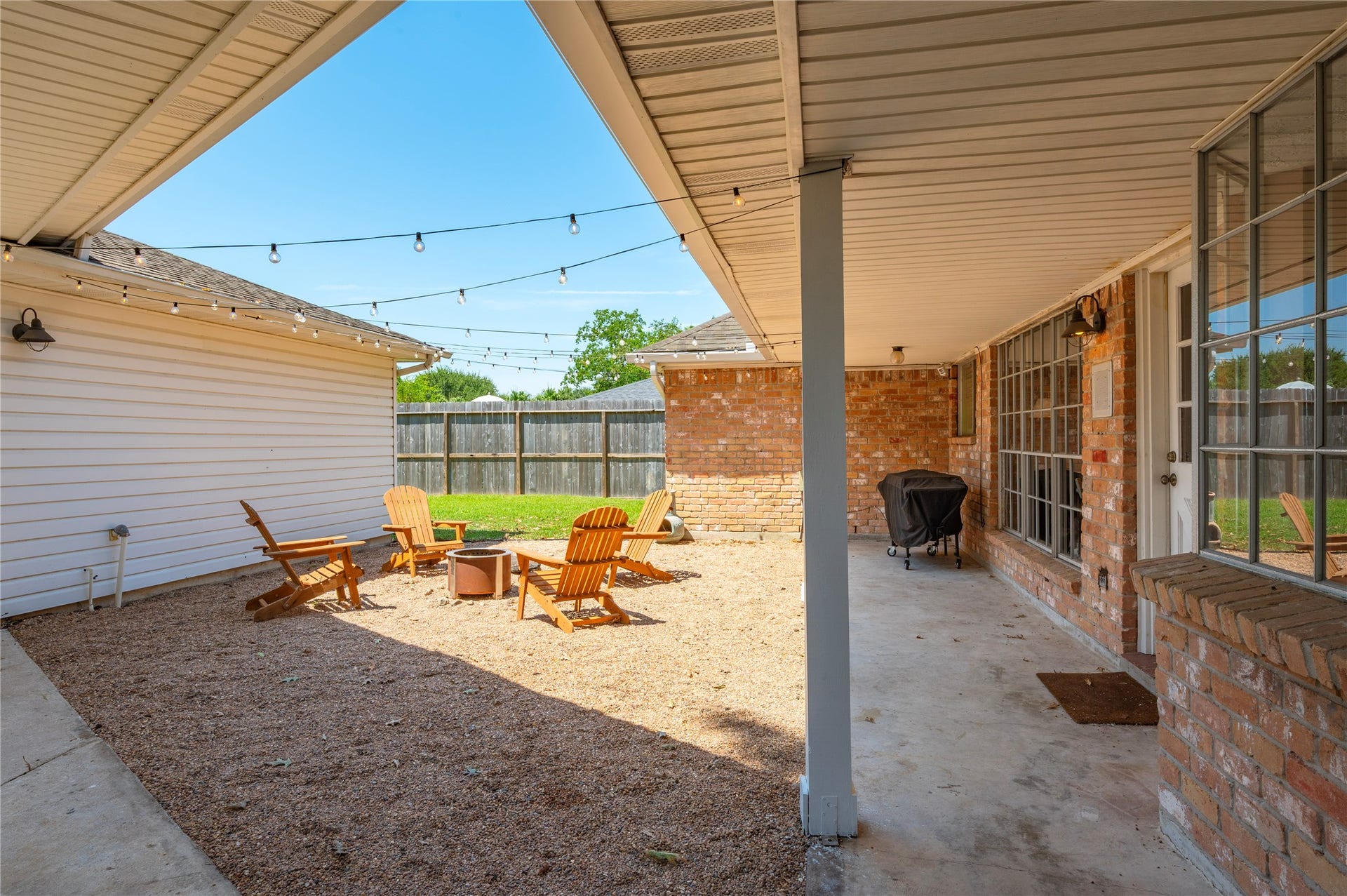 501 Audubon Street, League City, TX 77573 Great back patio area with covered concrete patio space and pebble courtyard.