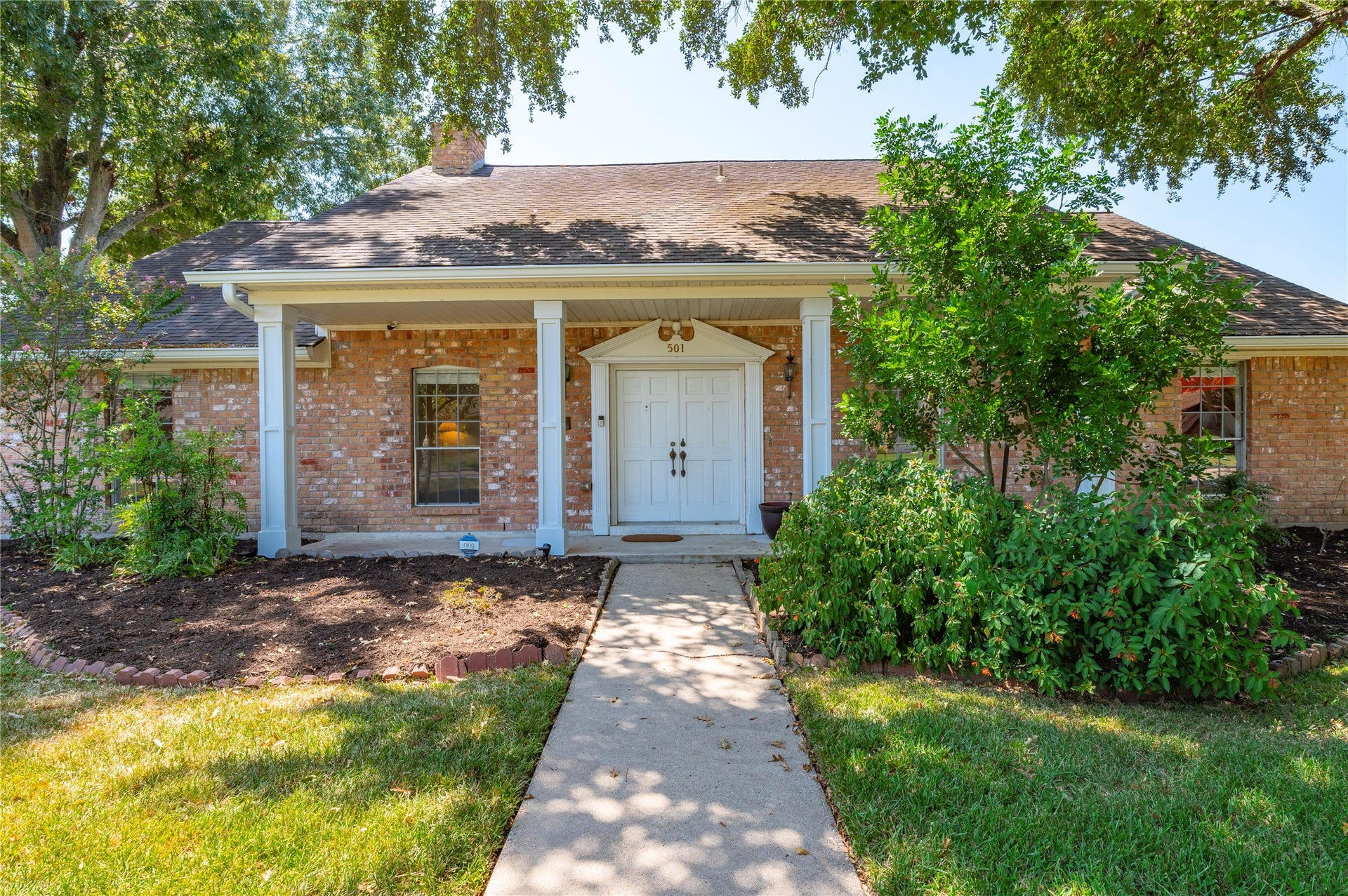 501 Audubon Street, League City, TX 77573 Welcome Home to 501 Audubon!