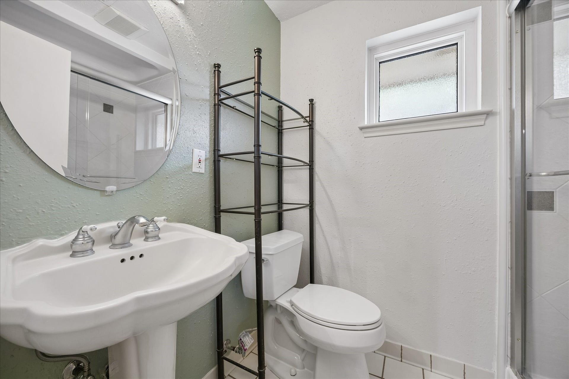 13626 Greenridge Drive, Sugar Land, TX 77498 Charming bathroom with classic pedestal sink and convenient corner shower