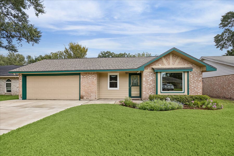 Property photo for 13626 Greenridge Drive, Sugar Land, TX